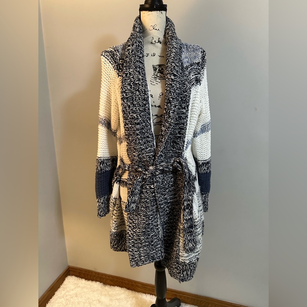 LOFT Navy and Cream Knit Cardigan